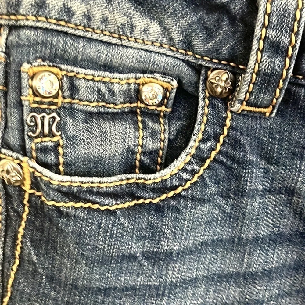 Miss Me Boyfriend Cuffed Capri Rhinestone Stud Jeans SZ 26
